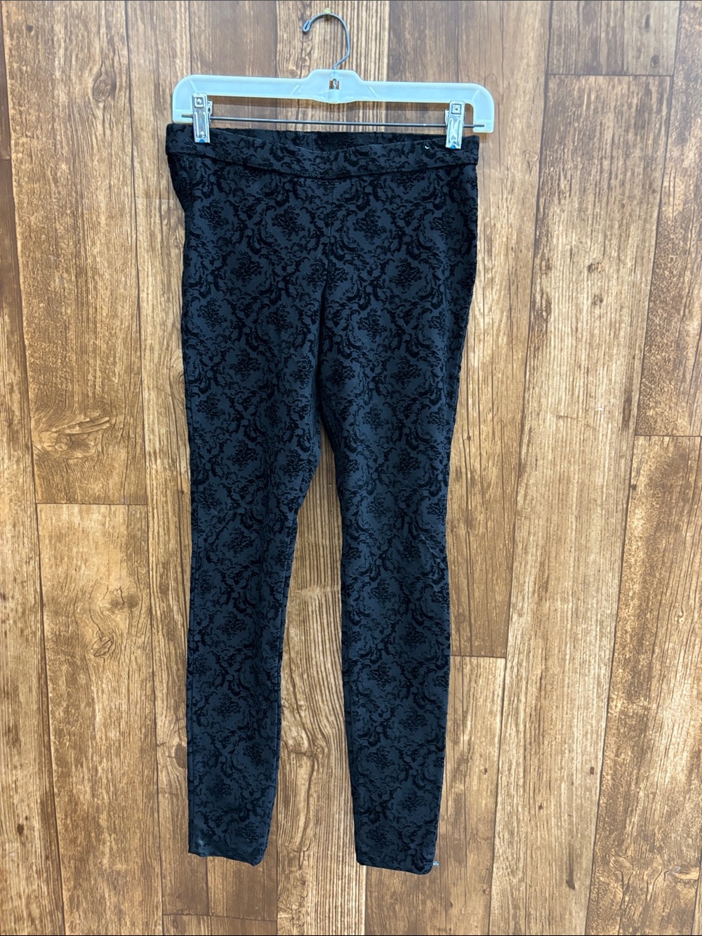 HUE Black Floral Leggings